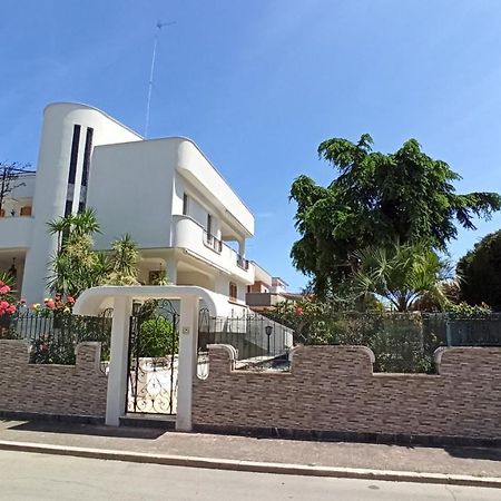 Villa Mary - Apartments Trani Bagian luar foto