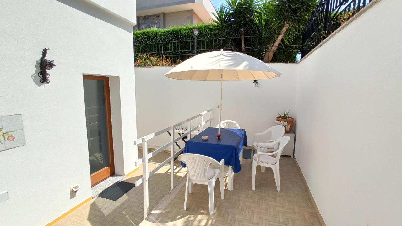 Villa Mary - Apartments Trani Bagian luar foto