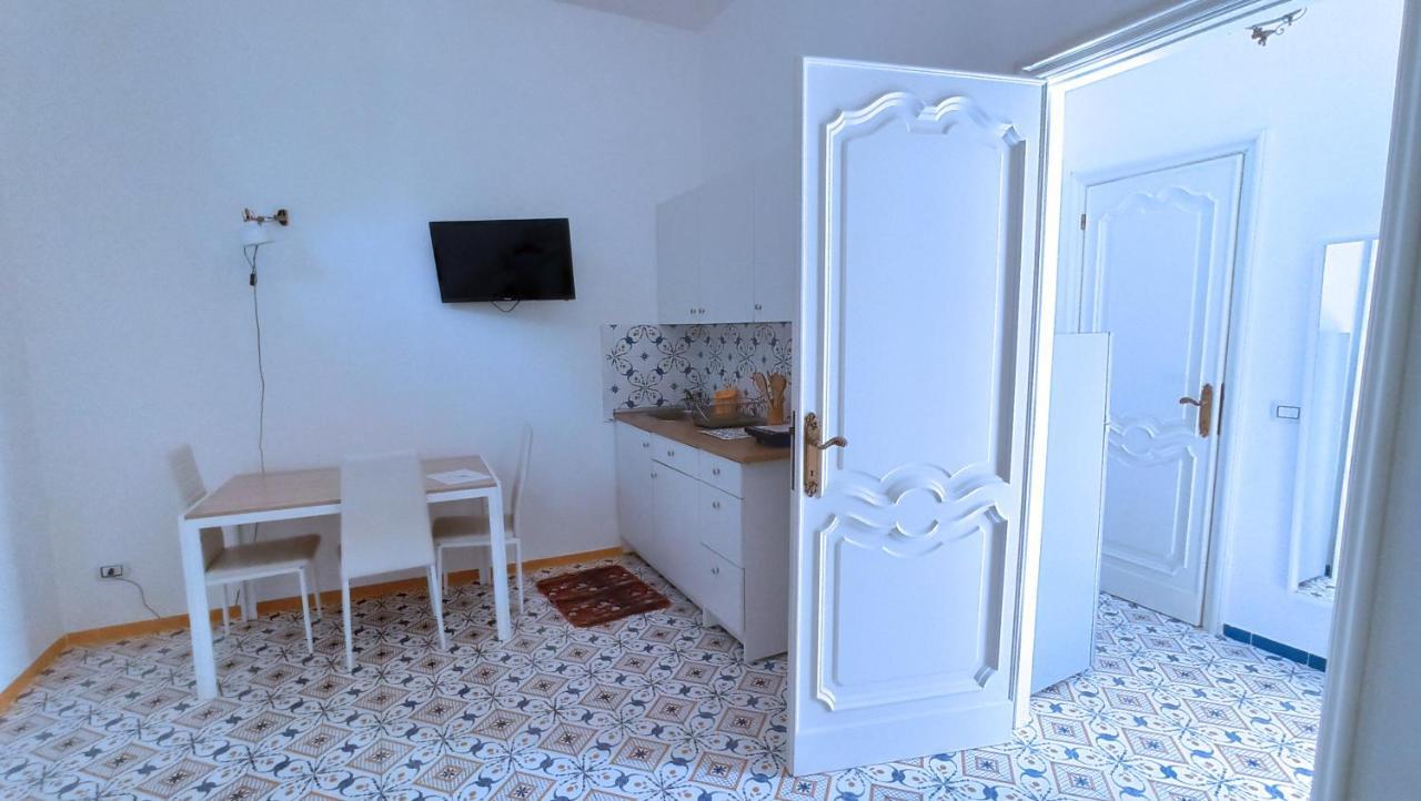 Villa Mary - Apartments Trani Bagian luar foto