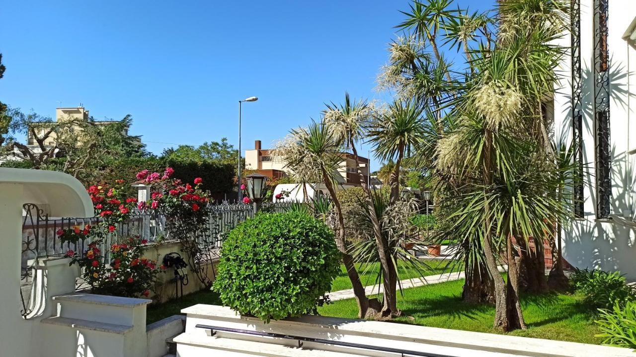 Villa Mary - Apartments Trani Bagian luar foto