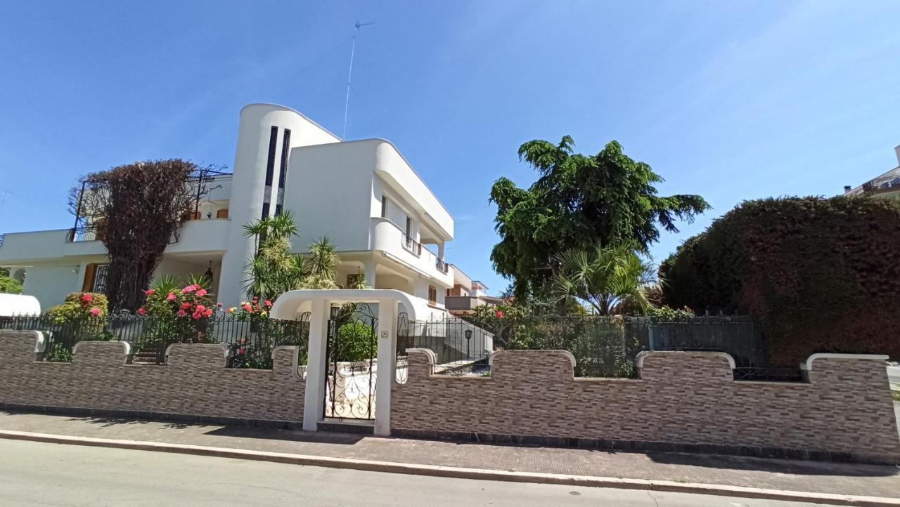 Villa Mary - Apartments Trani Bagian luar foto