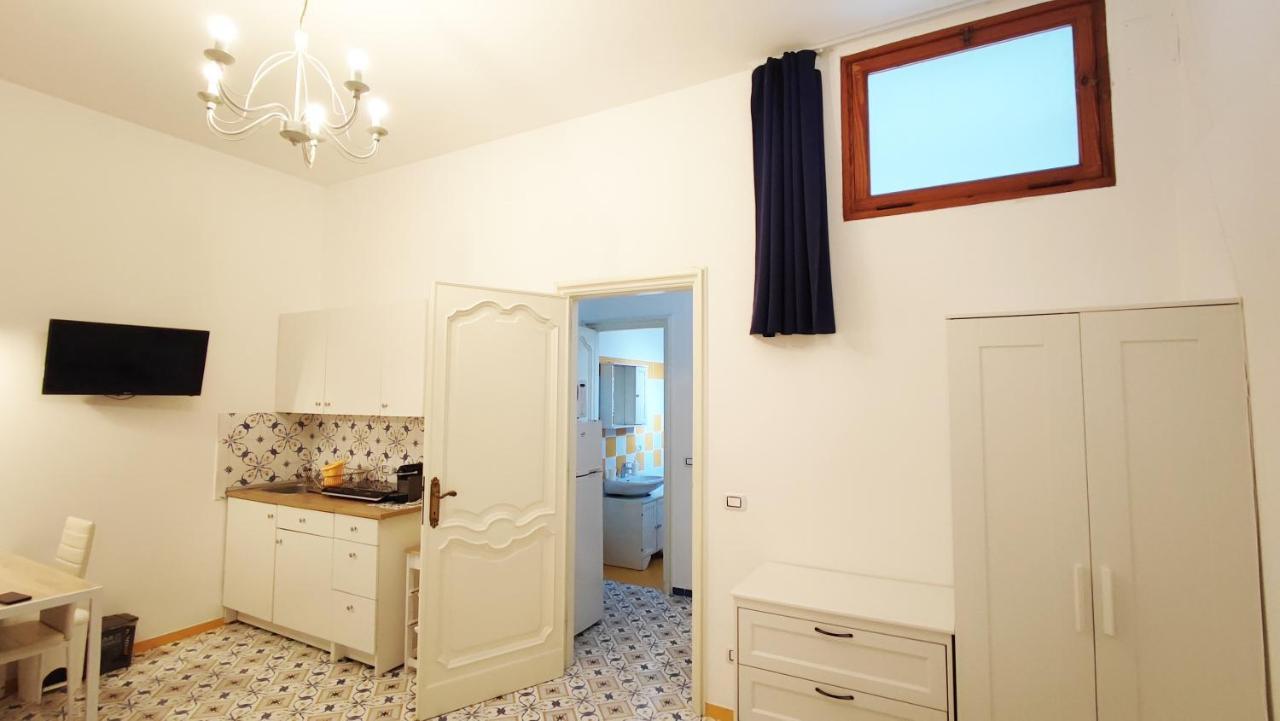 Villa Mary - Apartments Trani Bagian luar foto